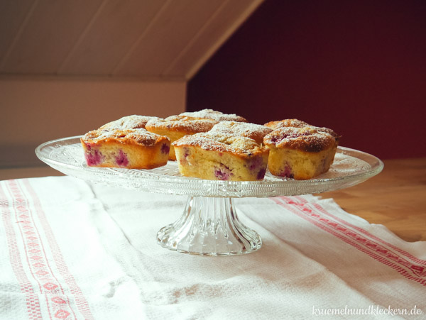 Küchlein auf der Tortenplatte